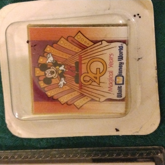 VINTAGE DISNEY 20TH ANNIVERSARY KEY CHAIN AND PIN - Picture 3 of 4